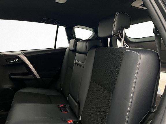 Toyota RAV4 11 of 30