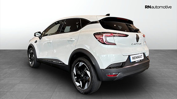 Renault Captur 3 of 21