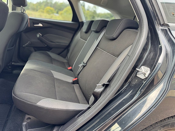 Ford Focus 12 of 21