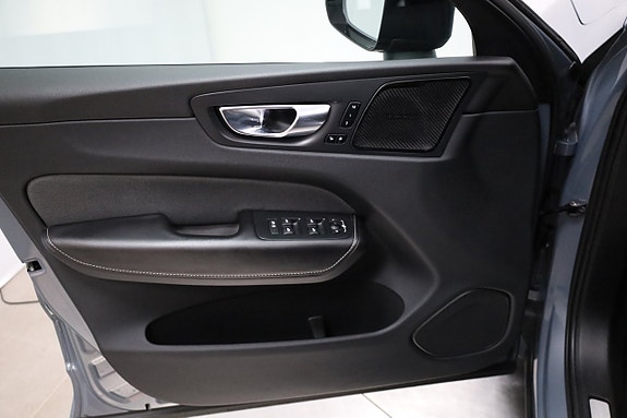Volvo XC60 14 of 30