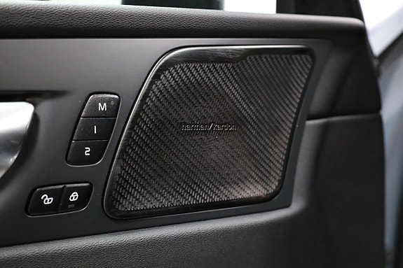 Volvo XC60 15 of 30