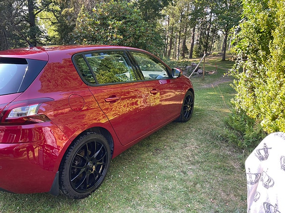 Peugeot 308 4 of 4