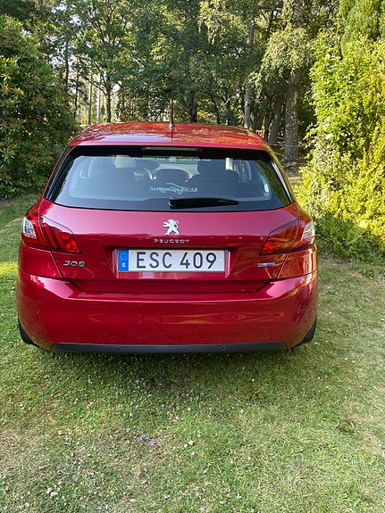 Peugeot 308 2 of 4