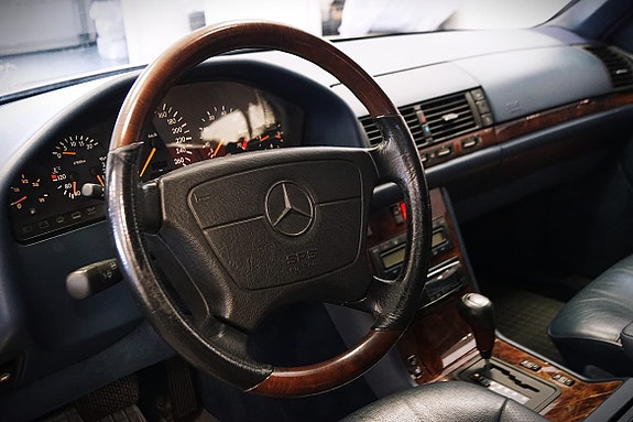 Mercedes-Benz S280 8 of 13