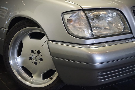 Mercedes-Benz S280 2 of 13