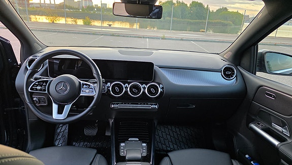 Mercedes-Benz B200 8 of 16