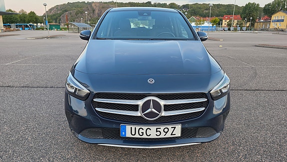 Mercedes-Benz B200 3 of 16