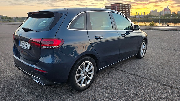 Mercedes-Benz B200 6 of 16