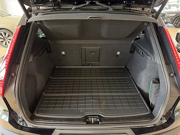Volvo EX40 17 of 20