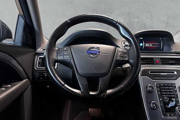 Volvo V70 12 of 17