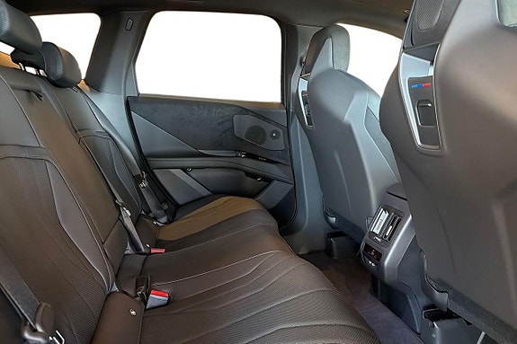 BMW iX3 19 of 25