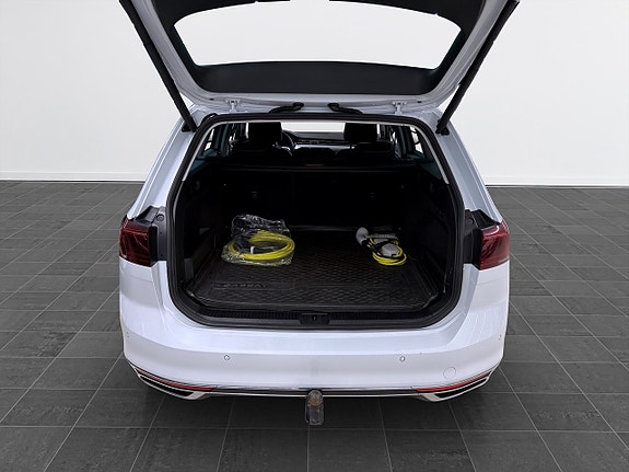 Volkswagen Passat 16 of 24
