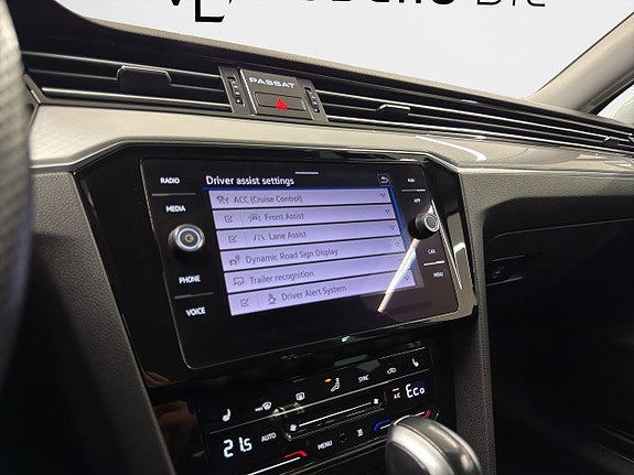 Volkswagen Passat 23 of 24