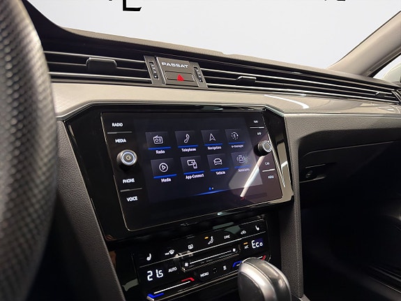 Volkswagen Passat 19 of 24