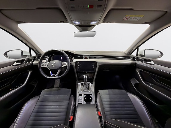 Volkswagen Passat 11 of 24