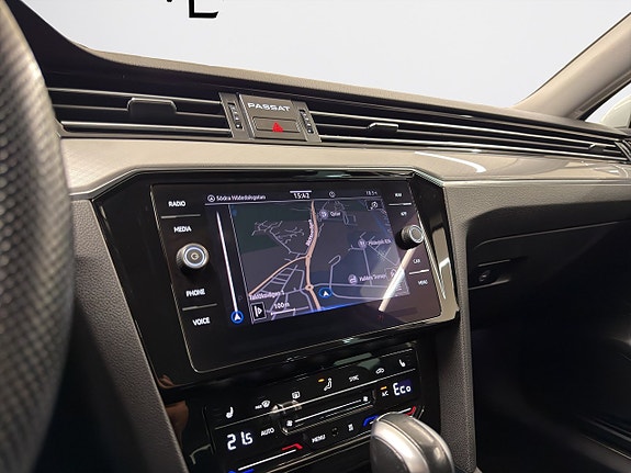 Volkswagen Passat 14 of 24