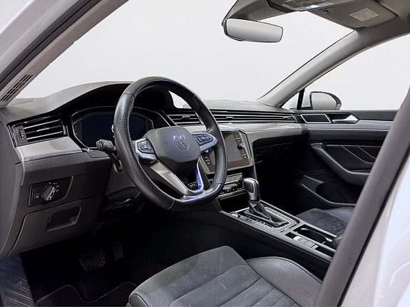 Volkswagen Passat 9 of 24
