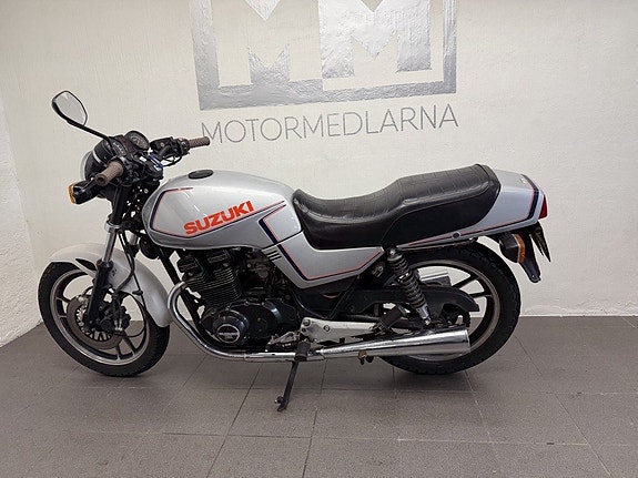 Suzuki GSX400E - A2 8 of 12