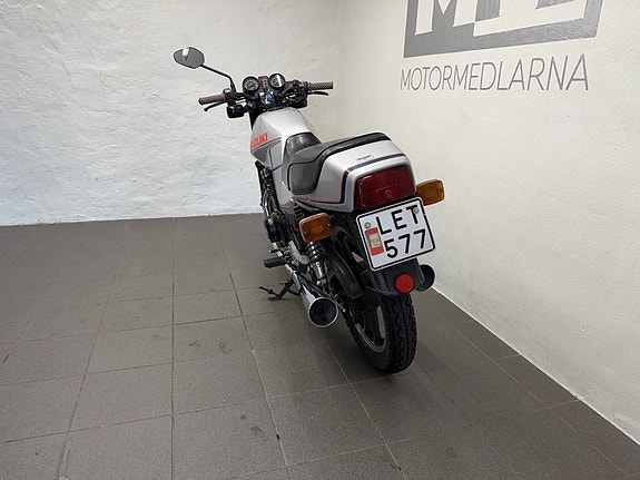 Suzuki GSX400E - A2 11 of 12