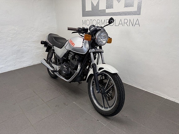 Suzuki GSX400E - A2 4 of 12