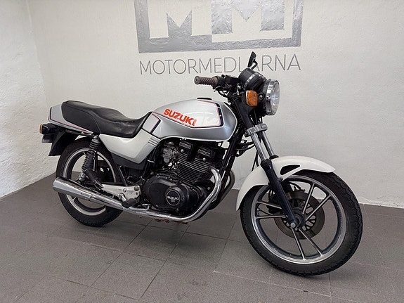 Suzuki GSX400E - A2 3 of 12