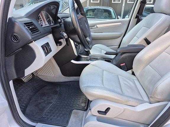 Mercedes-Benz B200 7 of 10