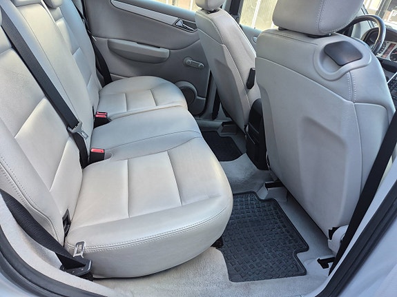 Mercedes-Benz B200 9 of 10