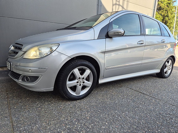 Mercedes-Benz B200 3 of 10