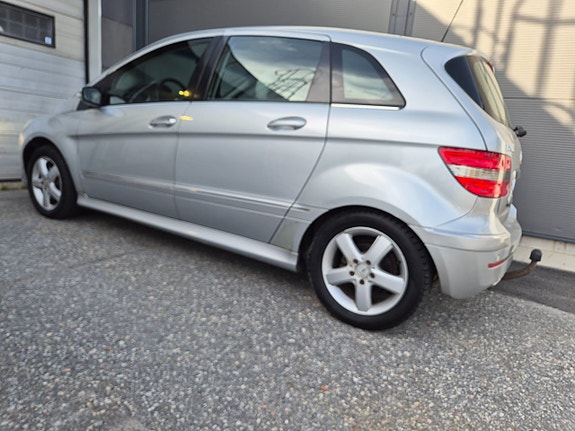 Mercedes-Benz B200 5 of 10