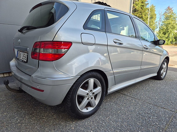 Mercedes-Benz B200 4 of 10