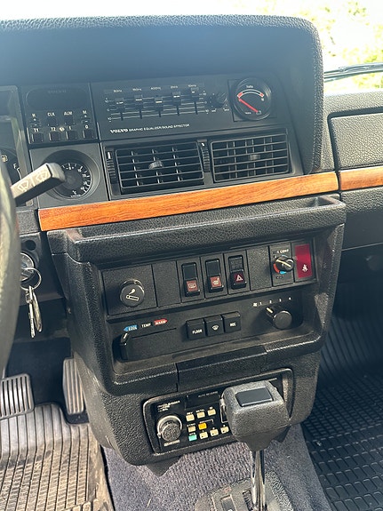 Volvo 262 9 of 16