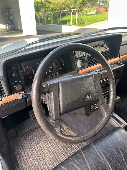 Volvo 262 7 of 16