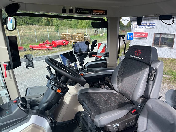 Massey Ferguson 9S.425 EXC "Mycket Utrustning" 7 of 9