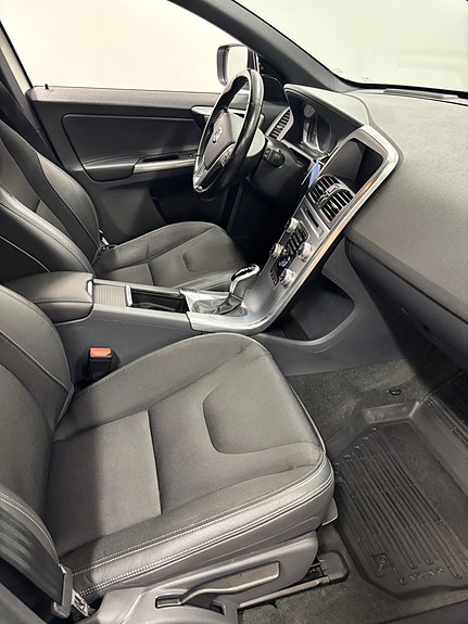 Volvo XC60 14 of 16