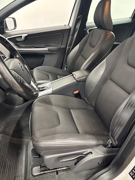Volvo XC60 9 of 16