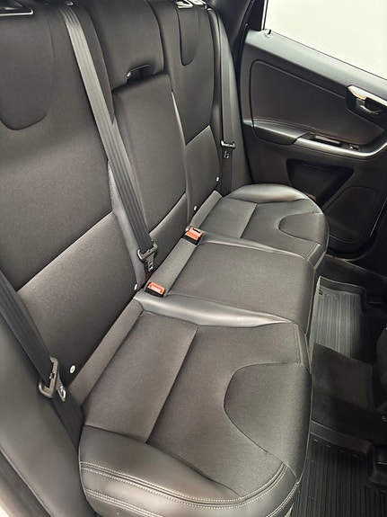 Volvo XC60 15 of 16