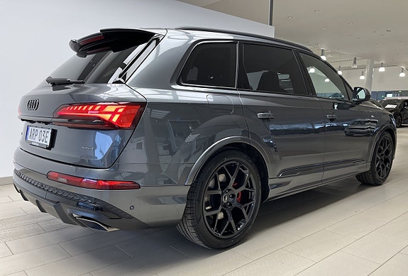Audi Q7 4 of 13