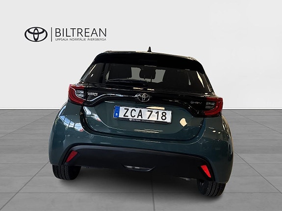 Toyota Yaris 4 of 12