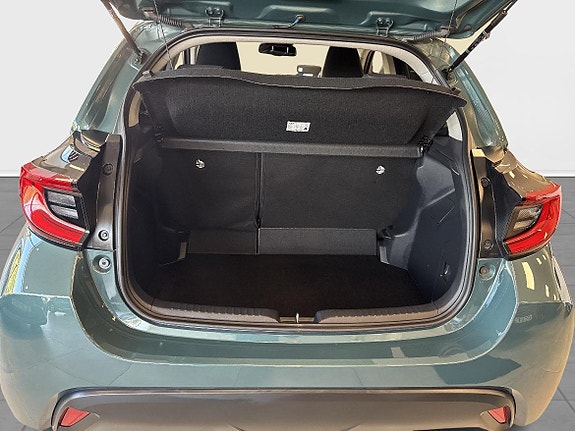 Toyota Yaris 8 of 12