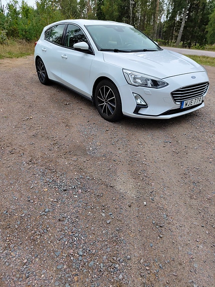 Ford Focus 2 of 8