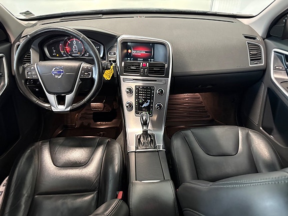 Volvo XC60 11 of 22