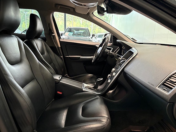 Volvo XC60 13 of 22