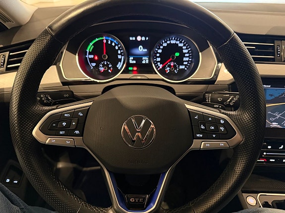 Volkswagen Passat 7 of 19