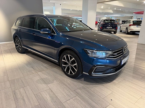 Volkswagen Passat 3 of 19