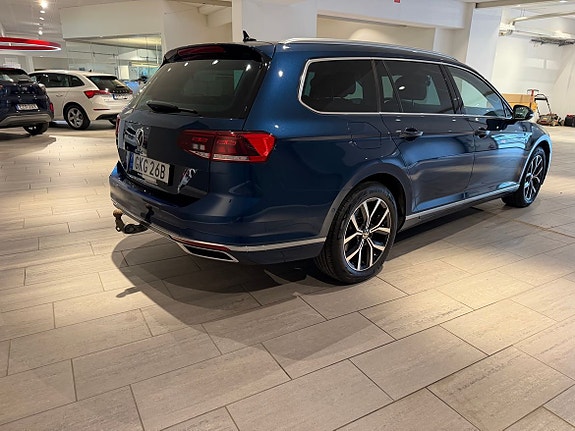 Volkswagen Passat 16 of 19