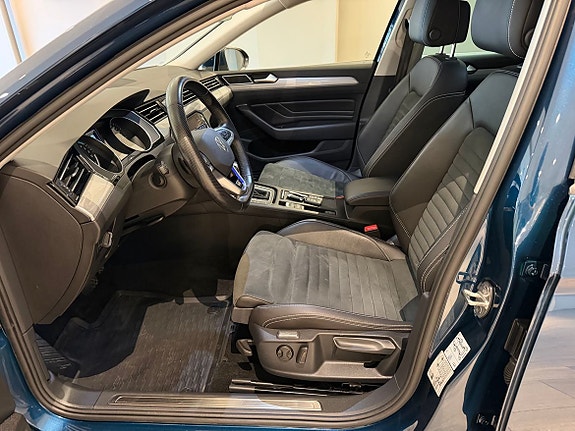Volkswagen Passat 13 of 19