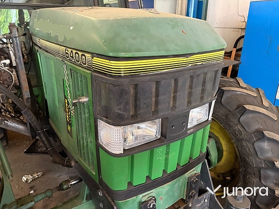 Traktor John Deere 6400 med vikplog och sandspridare 15 of 30