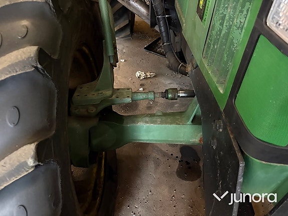 Traktor John Deere 6400 med vikplog och sandspridare 14 of 30