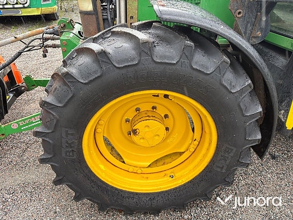 Traktor John Deere 6210 med vikplog och sandspridare 15 of 30