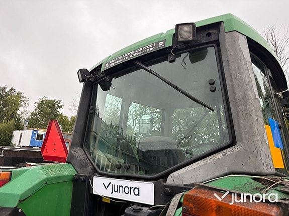 Traktor John Deere 6210 med vikplog och sandspridare 23 of 30